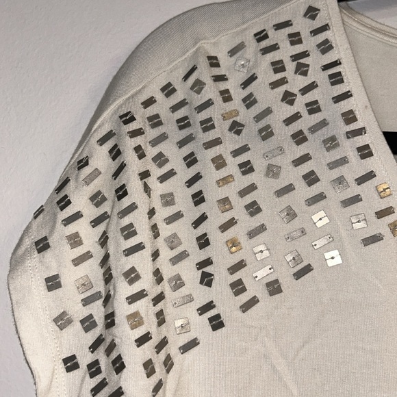 NWOT Melanie Lyne ivory t-shirt with metal detail - Picture 5 of 10